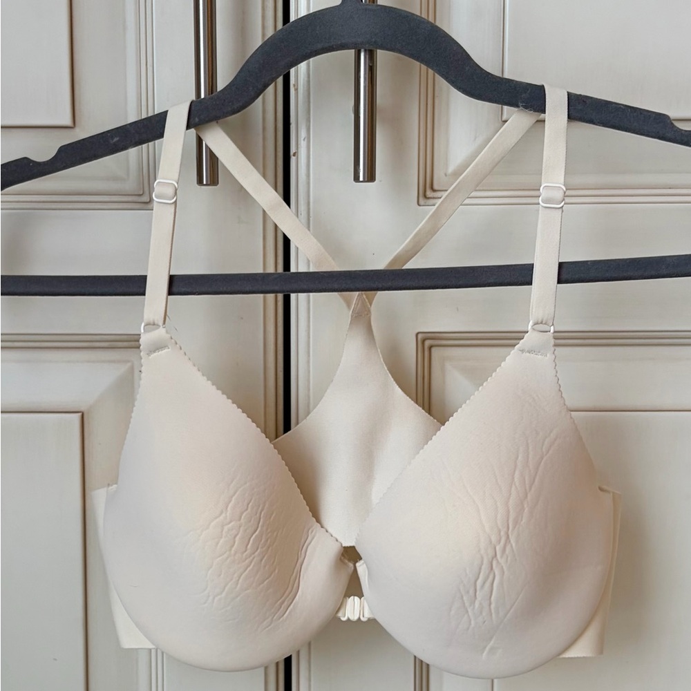 🍓 Maidenform Cream Women's Bra. Racerback 34C